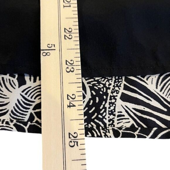 Diane von Furstenberg Silk Colorblock Blouse Black w/ Print Sleeves Back Size 4 - Picture 10 of 12